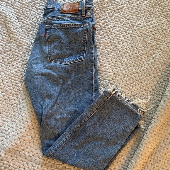 Levi's Women's Blue Jeans - Picture 2 of 2